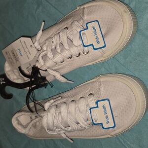 Time and Tru Women's White Wide Width Sneakers